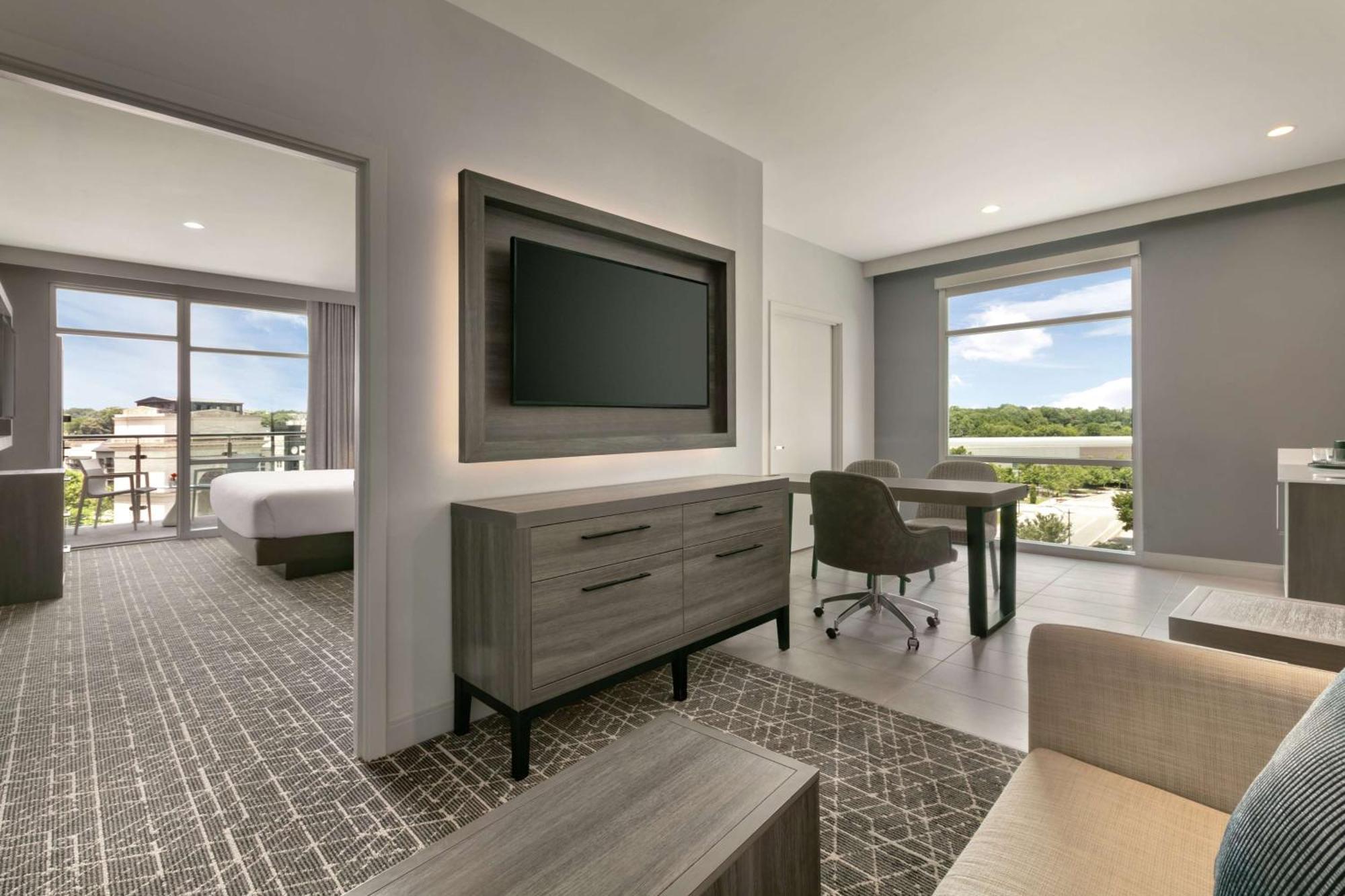 Embassy Suites By Hilton Atlanta Midtown מראה חיצוני תמונה