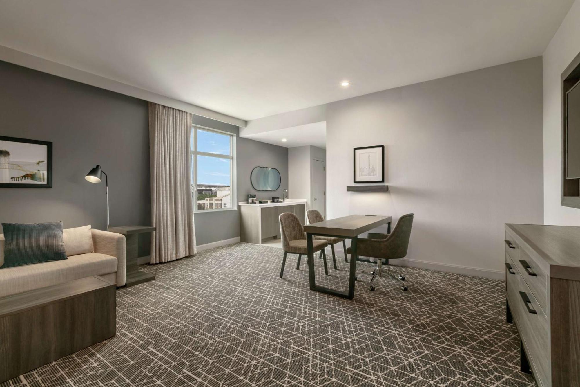 Embassy Suites By Hilton Atlanta Midtown מראה חיצוני תמונה